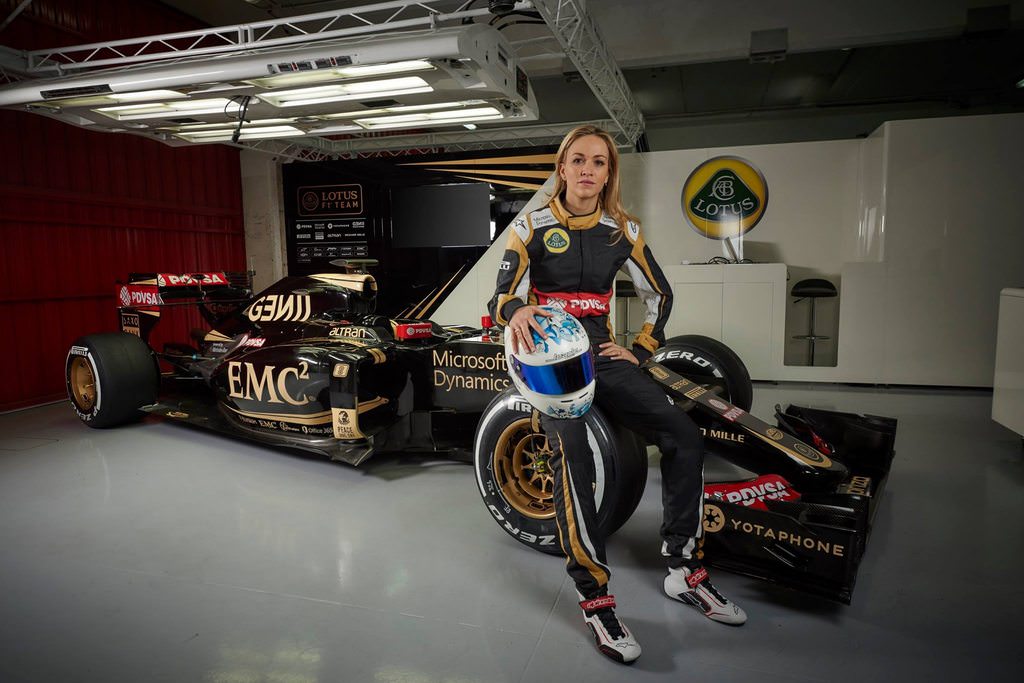 Re: FOTOS - CARMEN JORDA  PILOTO DE LOTUS