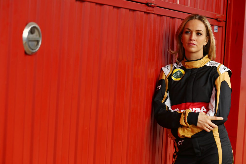 Re: FOTOS - CARMEN JORDA  PILOTO DE LOTUS