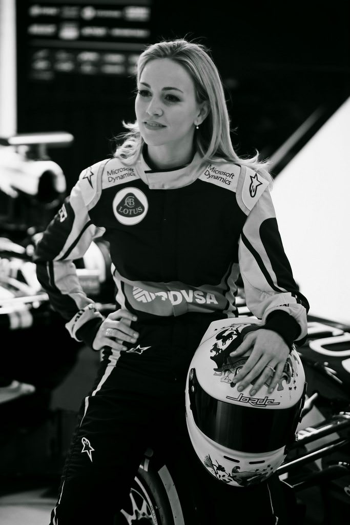 Re: FOTOS - CARMEN JORDA  PILOTO DE LOTUS