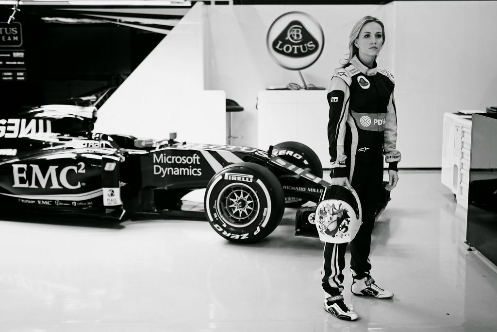 Re: FOTOS - CARMEN JORDA  PILOTO DE LOTUS