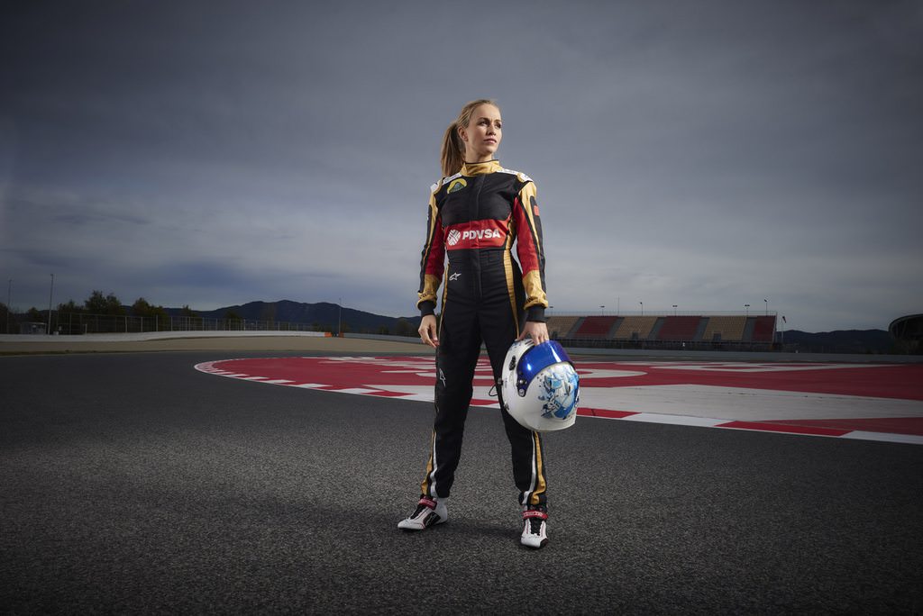 Re: FOTOS - CARMEN JORDA  PILOTO DE LOTUS