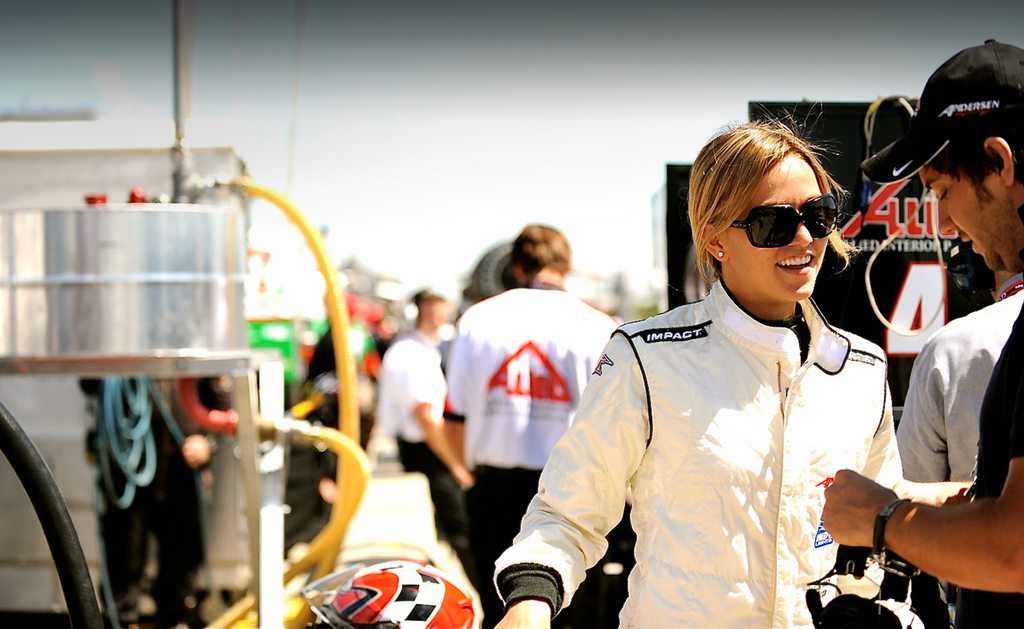 Re: FOTOS - CARMEN JORDA PILOTO DE LOTUS