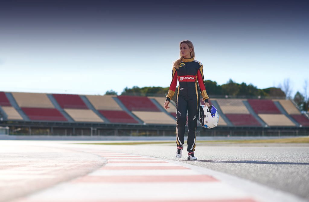 Re: FOTOS - CARMEN JORDA PILOTO DE LOTUS