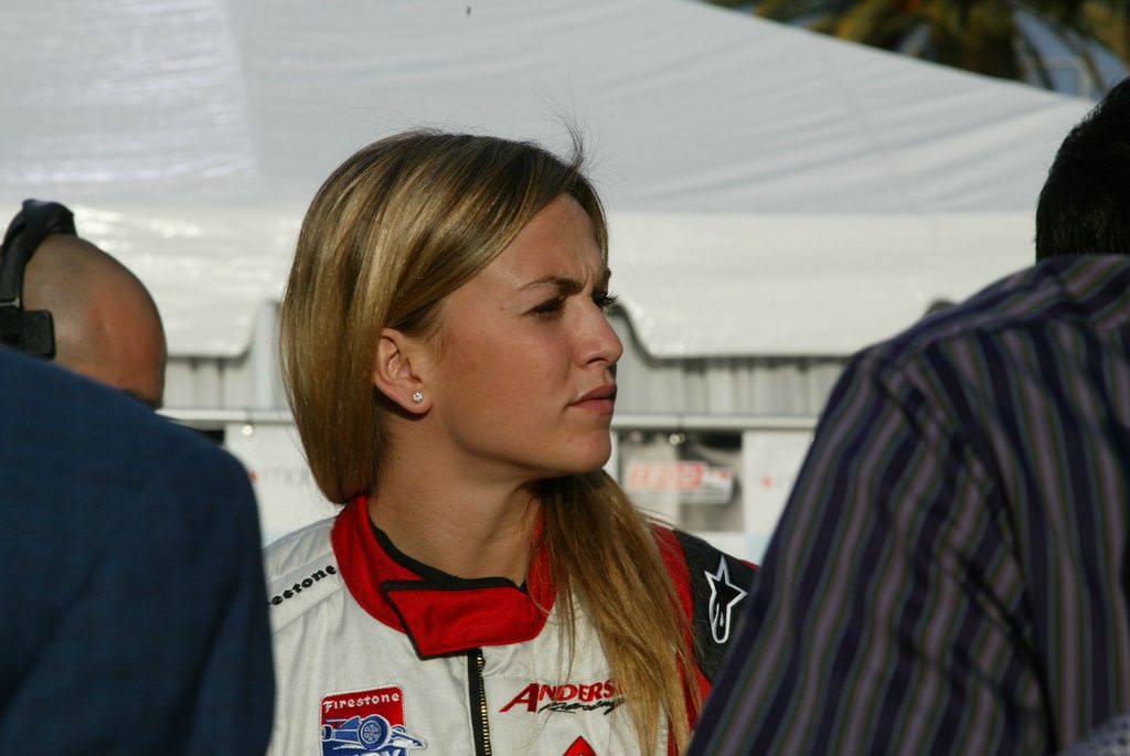 Re: FOTOS - CARMEN JORDA PILOTO DE LOTUS