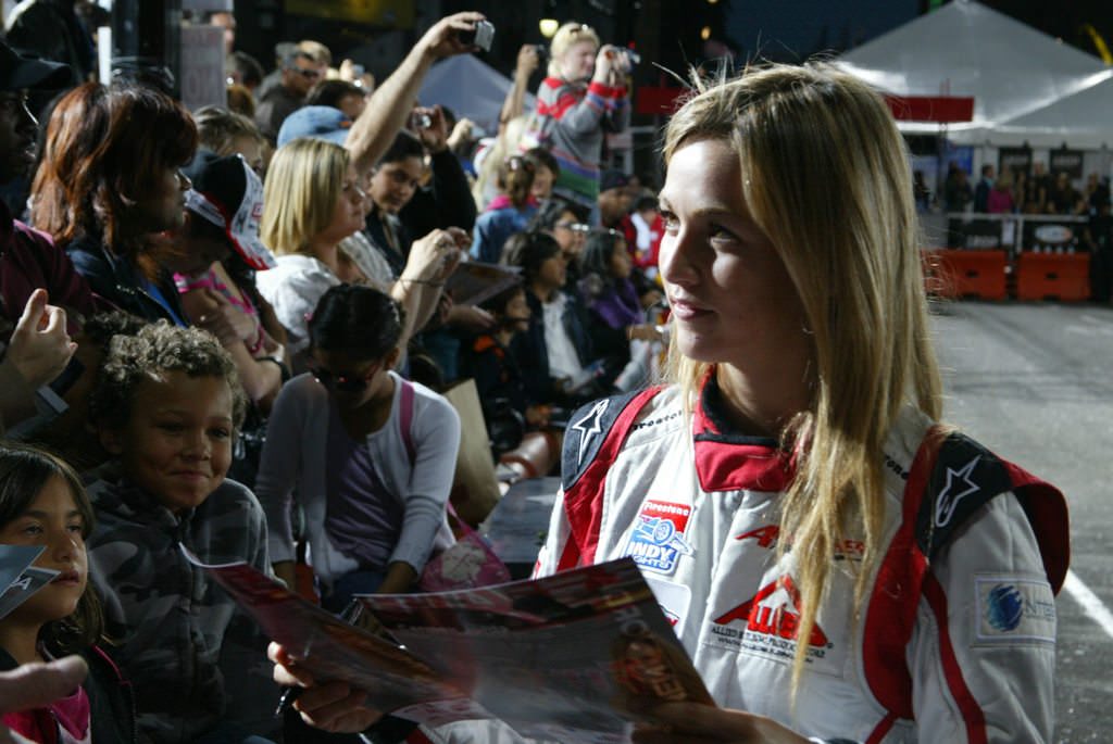 Re: FOTOS - CARMEN JORDA PILOTO DE LOTUS