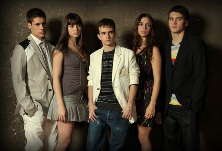 recopilandoanuncioscortinillaspromosyfotosdelaserie