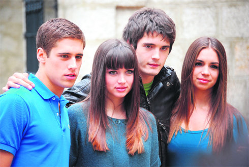 recopilandoanuncioscortinillaspromosyfotosdelaserie