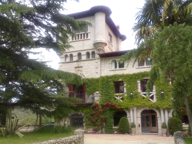 fotosdellunesenlauniversidadantoniodenebrijaexterioresdelinternadomasfotosdelpozoelarcoelbosqueyelpatiodeeducacionfisica