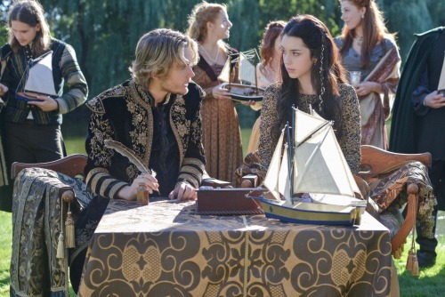 postparacomentarlaseriereign2temporadaestreno2deoctubre