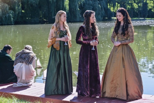 postparacomentarlaseriereign2temporadaestreno2deoctubre