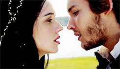 postparacomentarlaseriereign2temporadaestreno2deoctubre
