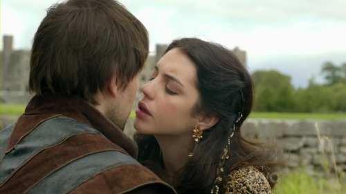 postparacomentarlaseriereign2temporadaestreno2deoctubre