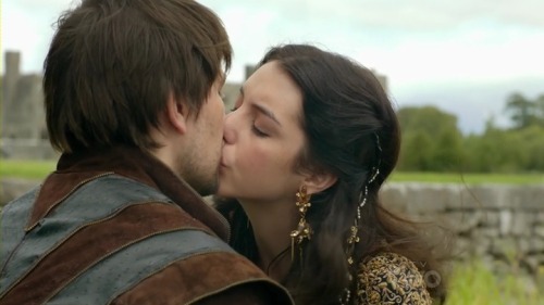 postparacomentarlaseriereign2temporadaestreno2deoctubre