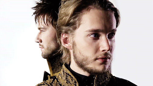 postparacomentarlaseriereign2temporadaestreno2deoctubre