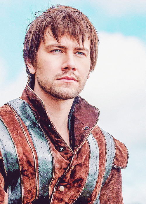 postparacomentarlaseriereign2temporadaestreno2deoctubre