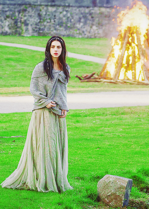 postparacomentarlaseriereign2temporadaestreno2deoctubre