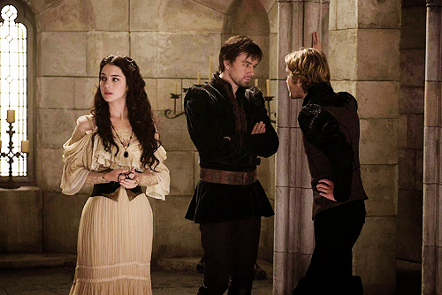 postparacomentarlaseriereign2temporadaestreno2deoctubre