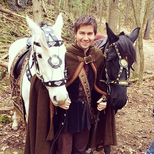 postparacomentarlaseriereign2temporadaestreno2deoctubre