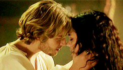 postparacomentarlaseriereign2temporadaestreno2deoctubre