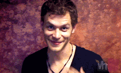 fansdeklaushellomyloveliesareweready